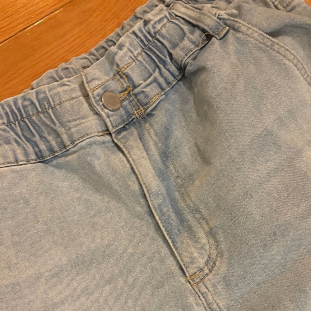 Women's Light Blue Cropped Jeans - Picture 4 of 5